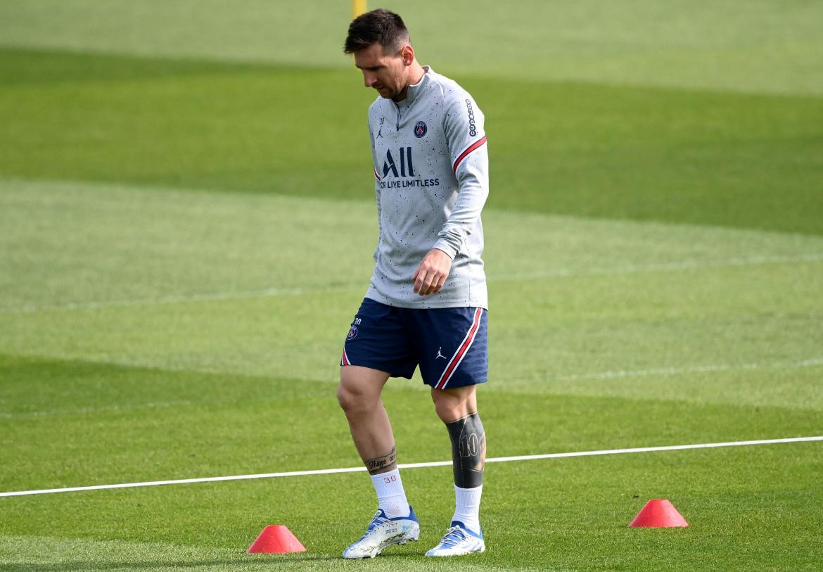 Lionel Messi en el entrenamiento de PSG. Foto: AFP.