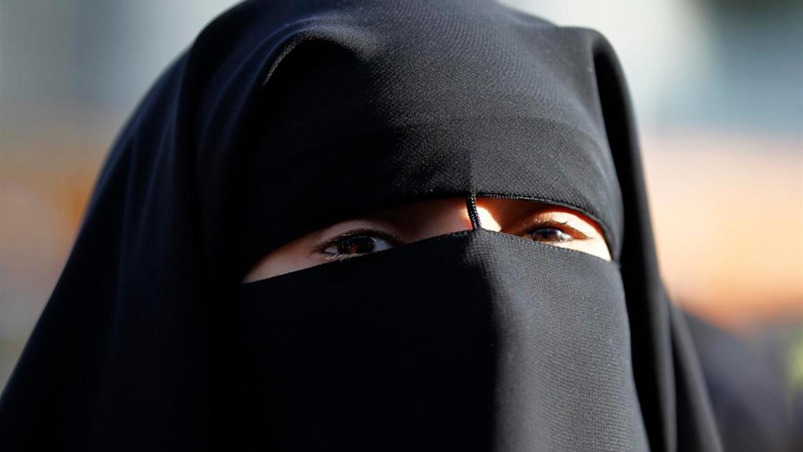 Burka usado en mujeres. Foto: Reuters.