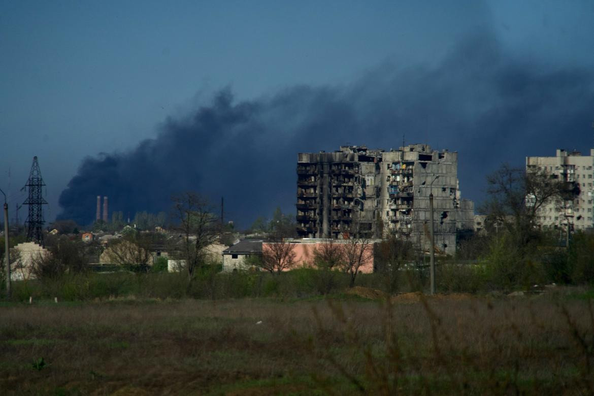 Ataques rusos en la zona de la planta Azovstal. Ucrania. Foto AFP.