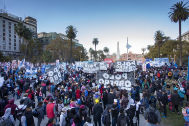 Marcha Federal culminó con acto en Plaza de Mayo por 