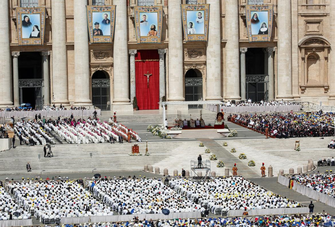 El Papa Francisco proclamó a la primera santa de Uruguay desde la plaza de San Pedro, Reuters	