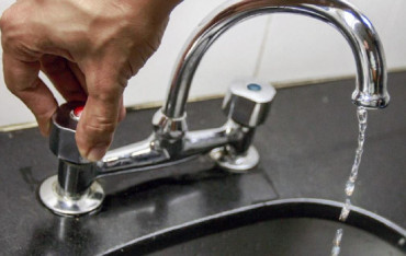 El Gobierno convocó a una audiencia pública para aumentar la tarifa del agua de AySA