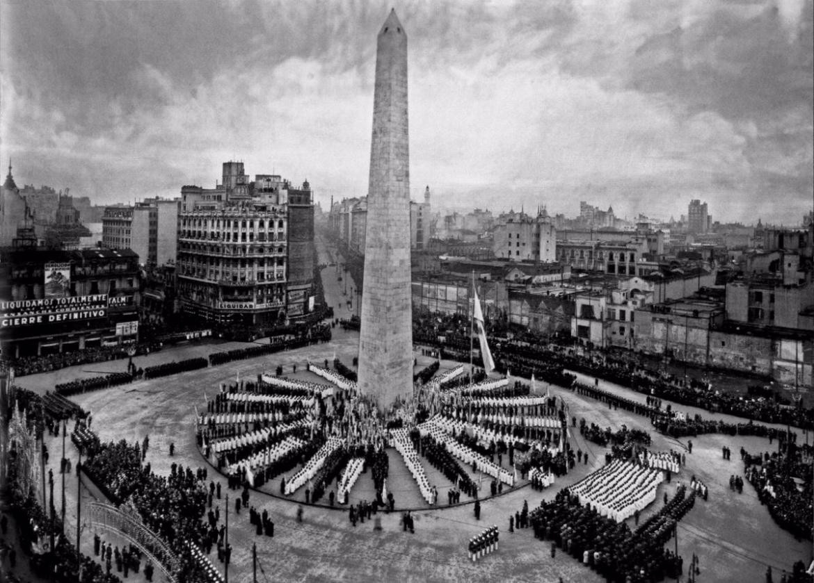 Inauguración del Obelisco porteño, 1936, foto Wikipedia