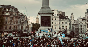 Videos: banderazo argentino antes de la Finalissima en pleno centro de Londres