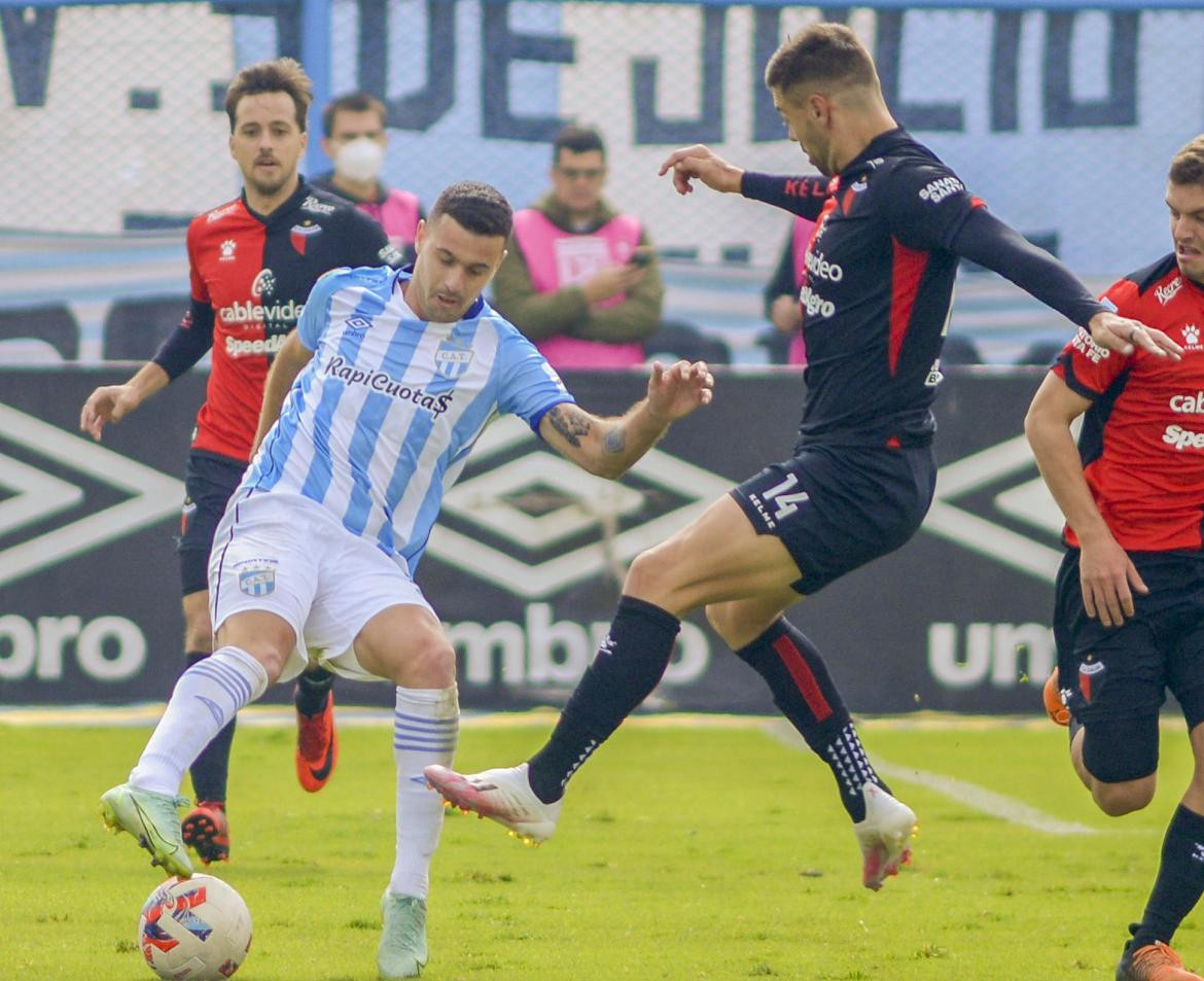 Atlético Tucumán vs Colón, Superliga. Foto: NA.
