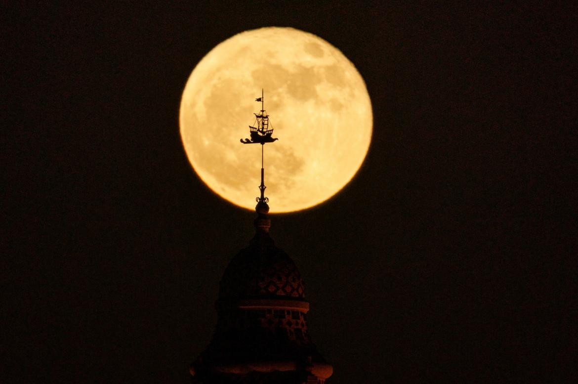 Súper Luna de Fresa en California, Reuters