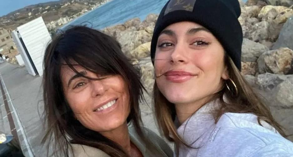 Tini Stoessel y su mamá, Mariana Lucía Muzlera. Foto: redes sociales.