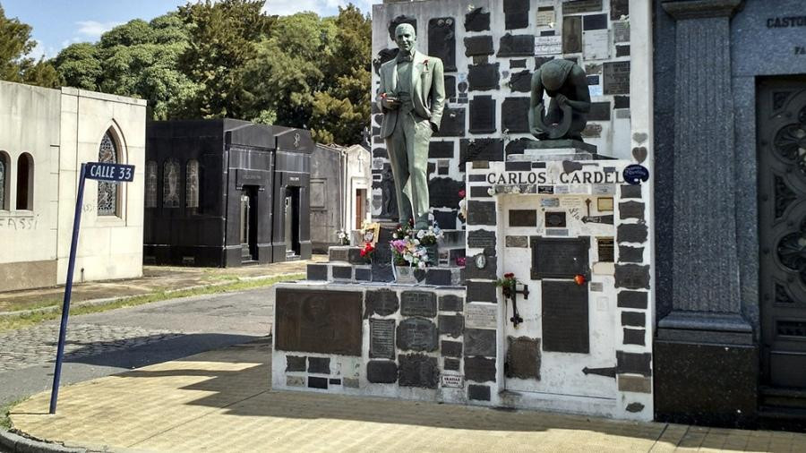 Así luce la tumba de Carlos Gardel en la actualidad. Foto: Wikipedia.