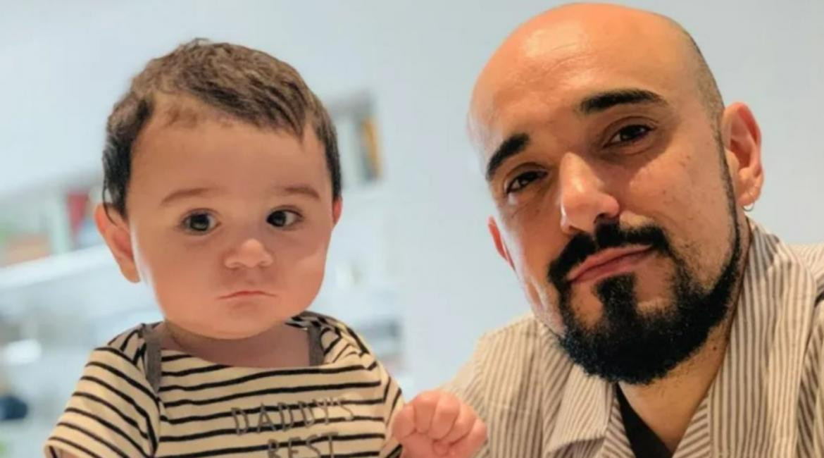 Abel Pintos junto a su hijo. Foto: NA.