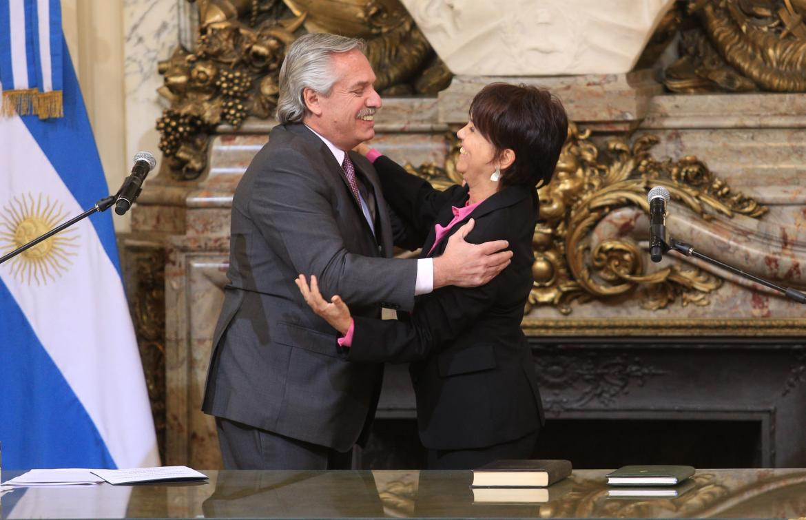 Alberto Fernández durante el acto de jura de la nueva secretaria de Asuntos Estratégicos, Mercedes Marcó del Pont. Foto NA