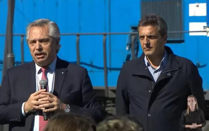 Alberto Fernández junto a Sergio Massa en acto de inauguración de tren. Foto: Captura de video.