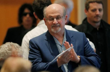 Ataque a Salman Rushdie: quién es el acusado de apuñalar al célebre escritor
