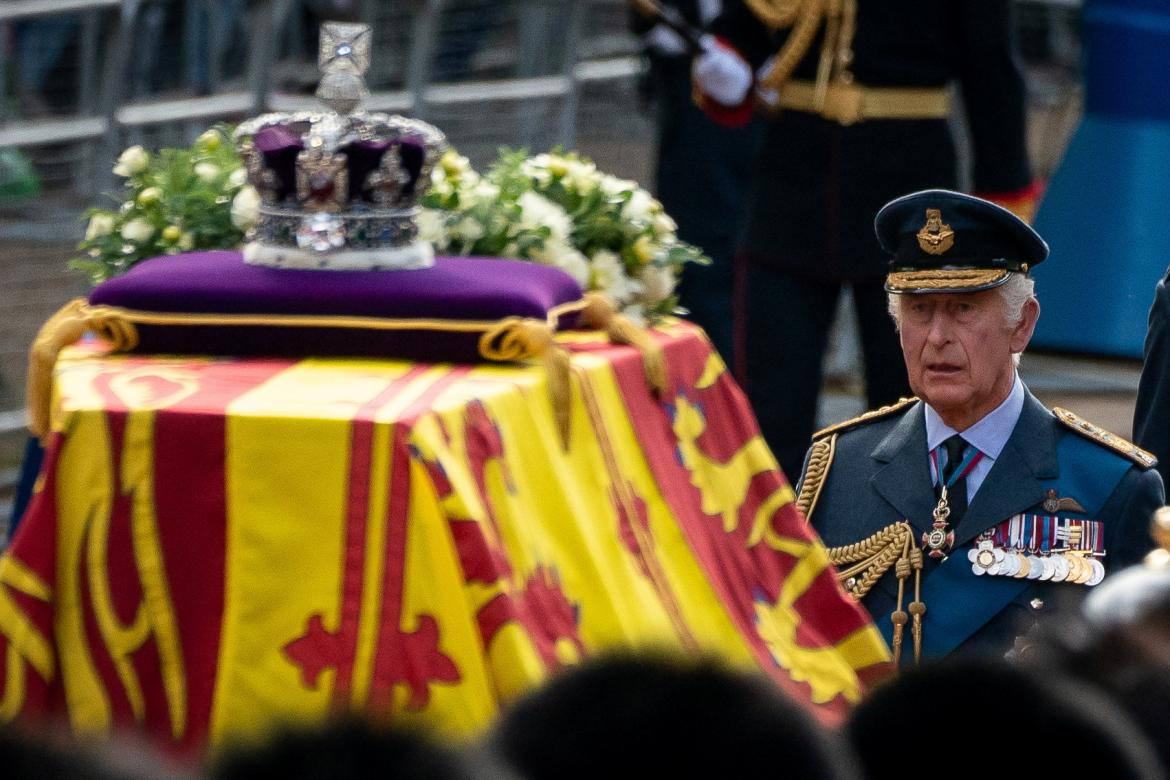 Carlos III en el último adiós a la reina Isabel II. Foto: REUTERS