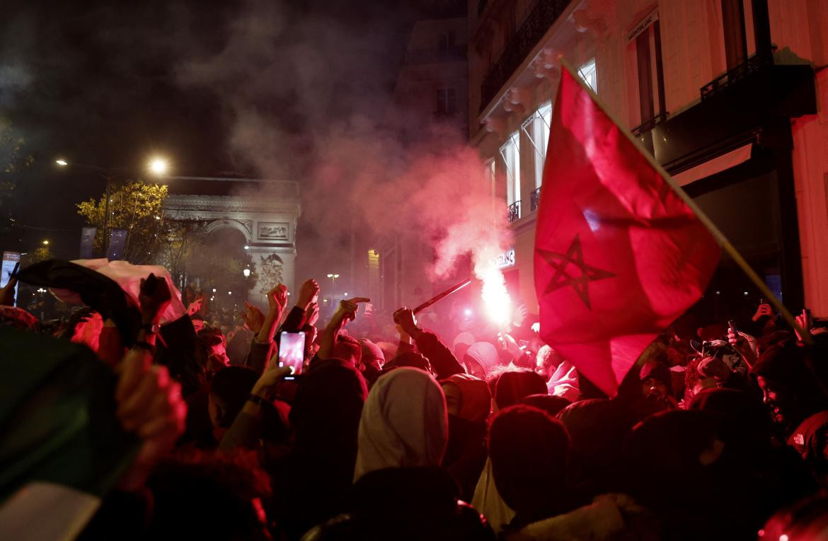 Disturbios en París 3; triunfo de Marruecos sobre Portugal. Foto: Reuters.