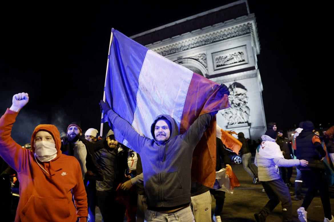 Disturbios en París 5; triunfo de Marruecos sobre Portugal. Foto: Reuters.