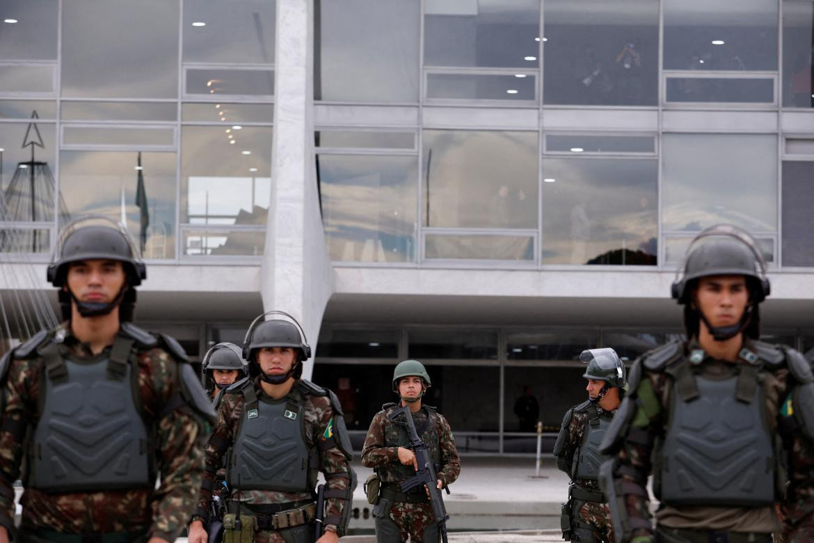 Policía de Brasil custodia los edificios de los tres poderes_Reuters