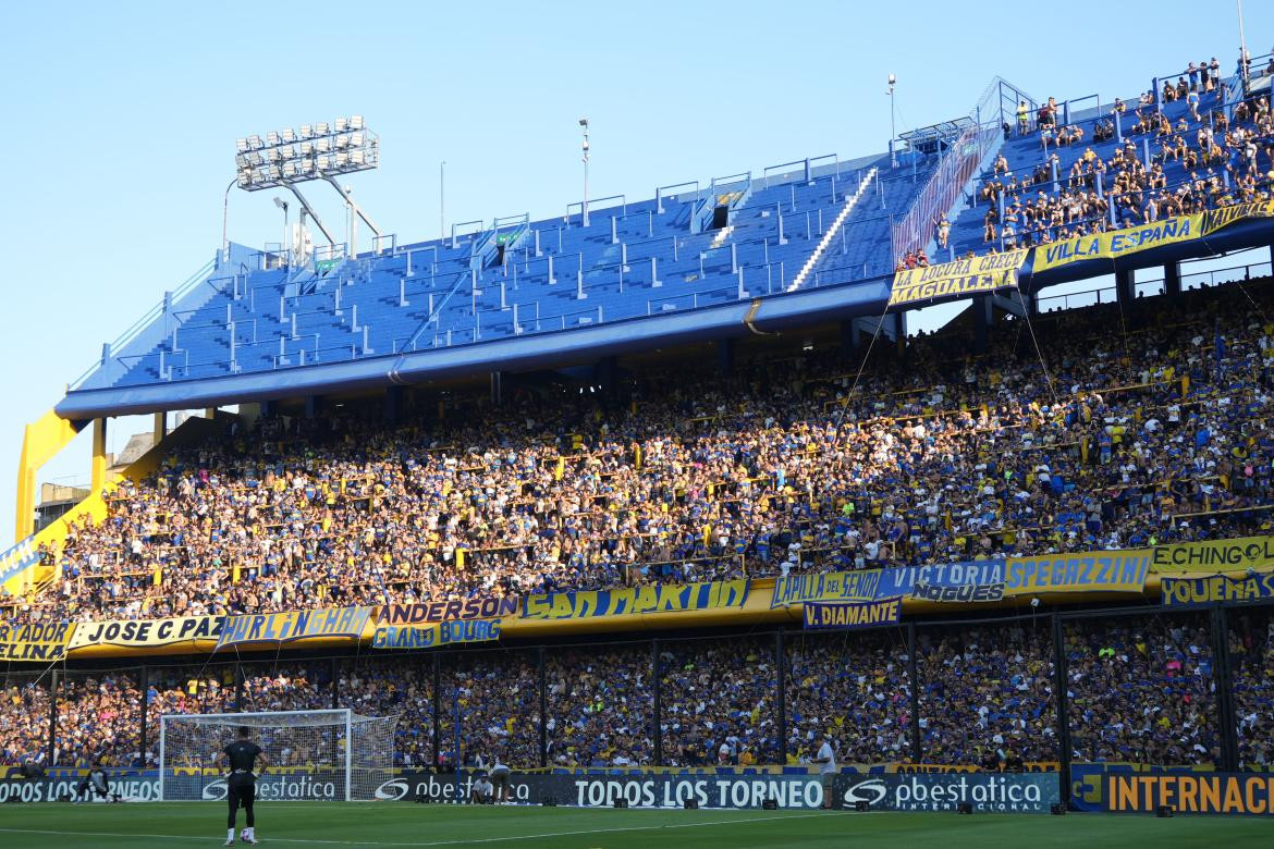 La tribuna clausurada de La Bombonera. Foto: NA.