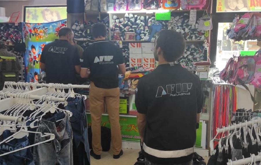 Aduanas-AFIP allanó 71 locales de ropa en Entre Ríos y el AMBA