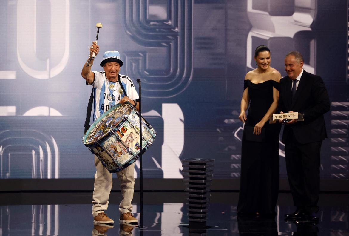 Tula, hincha argentino en los premios The Best. Foto: Reuters.
