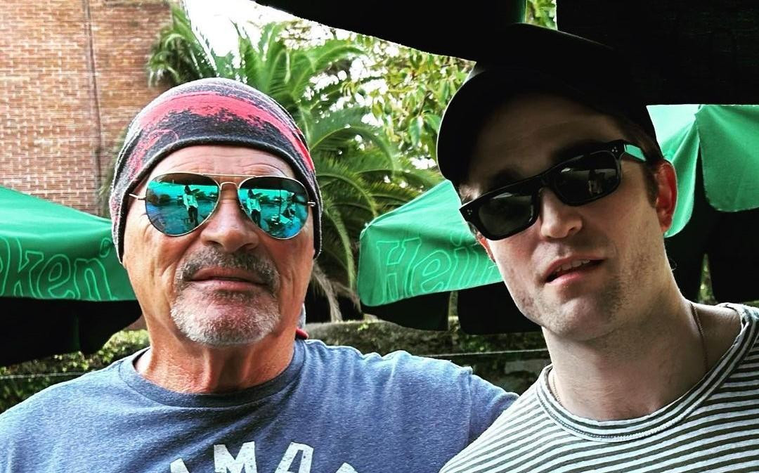 Alfa y Robert Pattinson. Foto Instagram @walteralfa