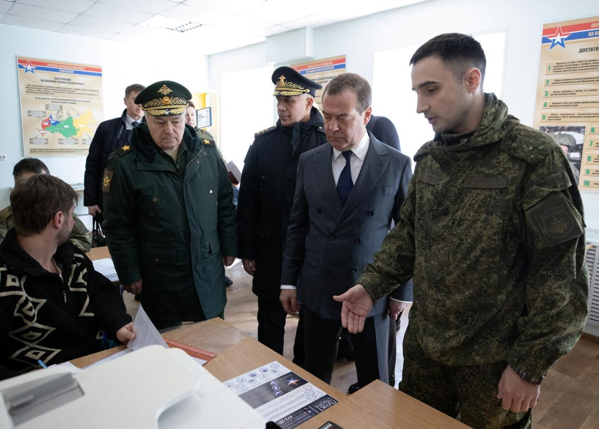Dmitry Medvédev, subjefe del consejo militar ruso en una oficina militar de aislamiento. Foto Reuters.