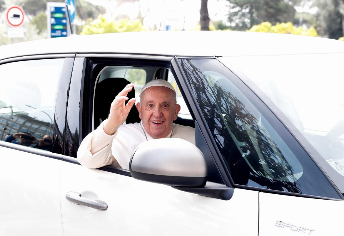 Papa Francisco abandonó el hospital de Roma tras su internación. Foto: REUTERS.