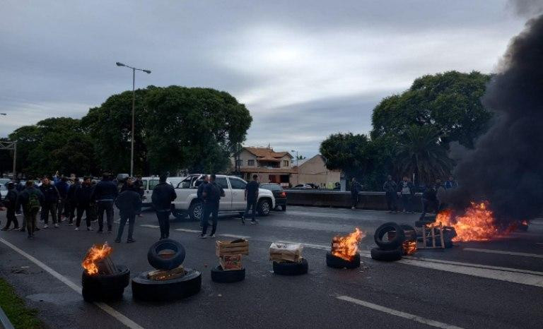 Protestas de chóferes en General Paz, km. 17. Foto: NA.