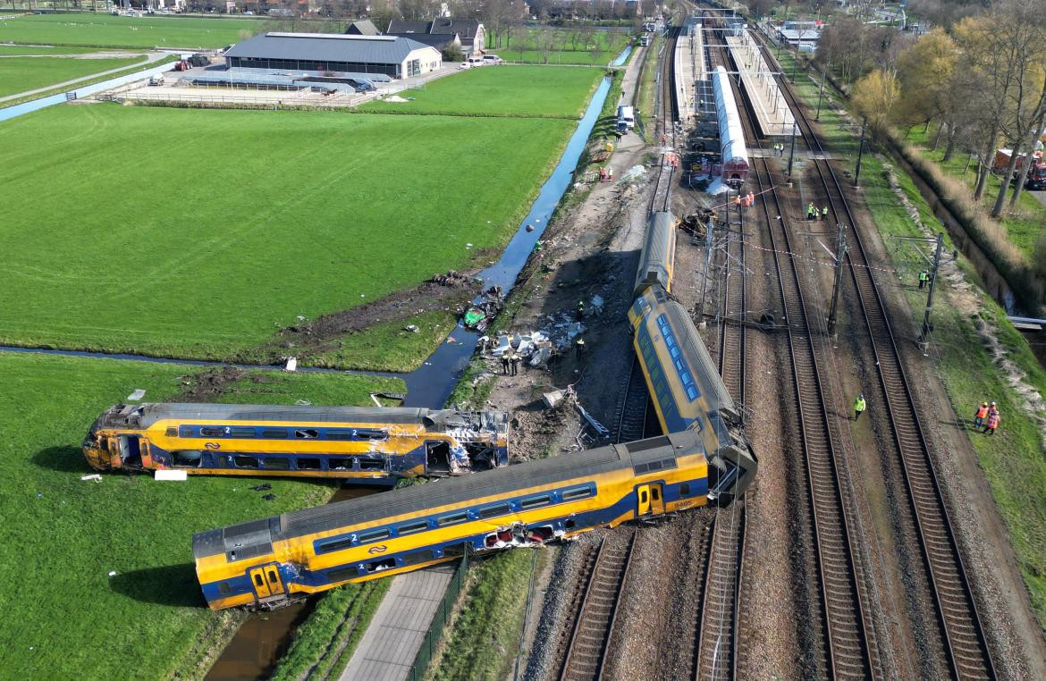 Imágenes del tren destruido en Países Bajos desde un dron. Foto: Reuters. 