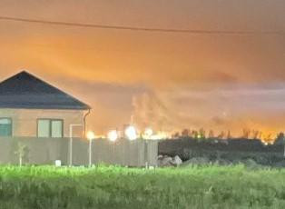 Incendio en Krasnodar, refinería de Rusia. Foto Twitter @alex_support_UA.