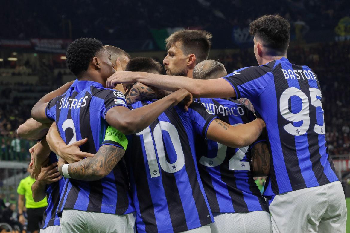 Festejo del Inter ante el Milan por la Champions League. Foto: EFE.