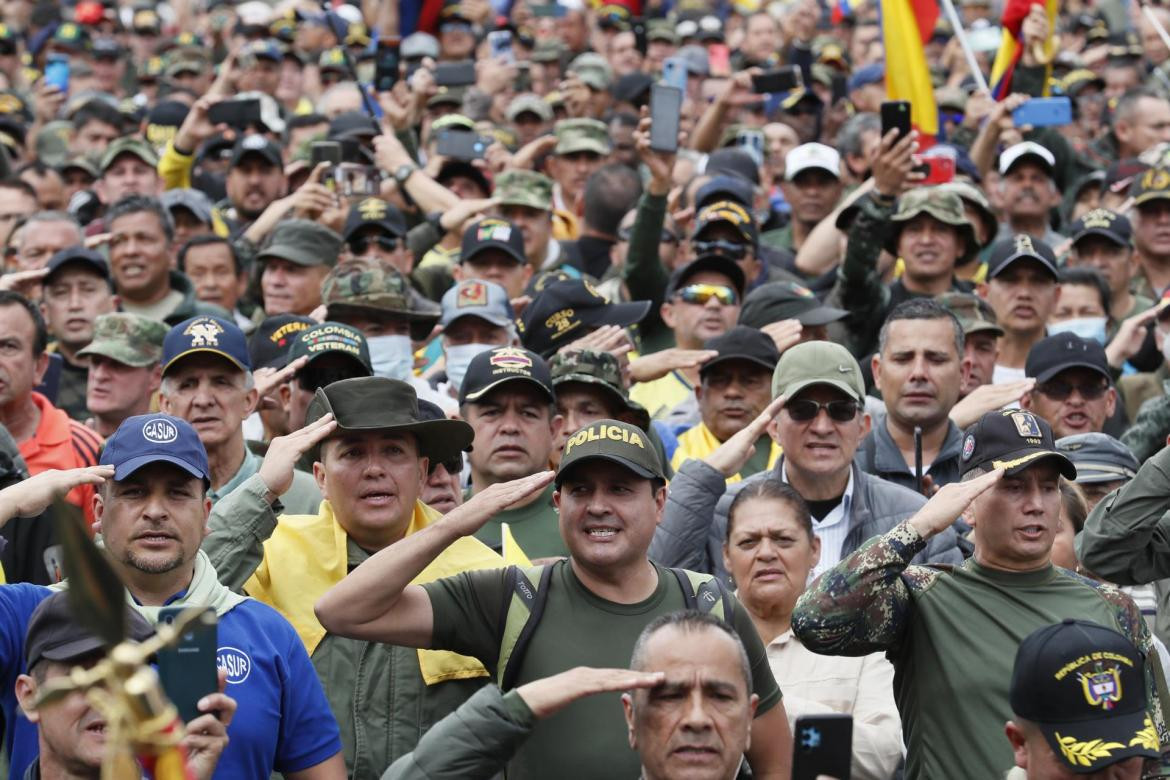 Movilización de militares retirados en Colombia. Foto: EFE.