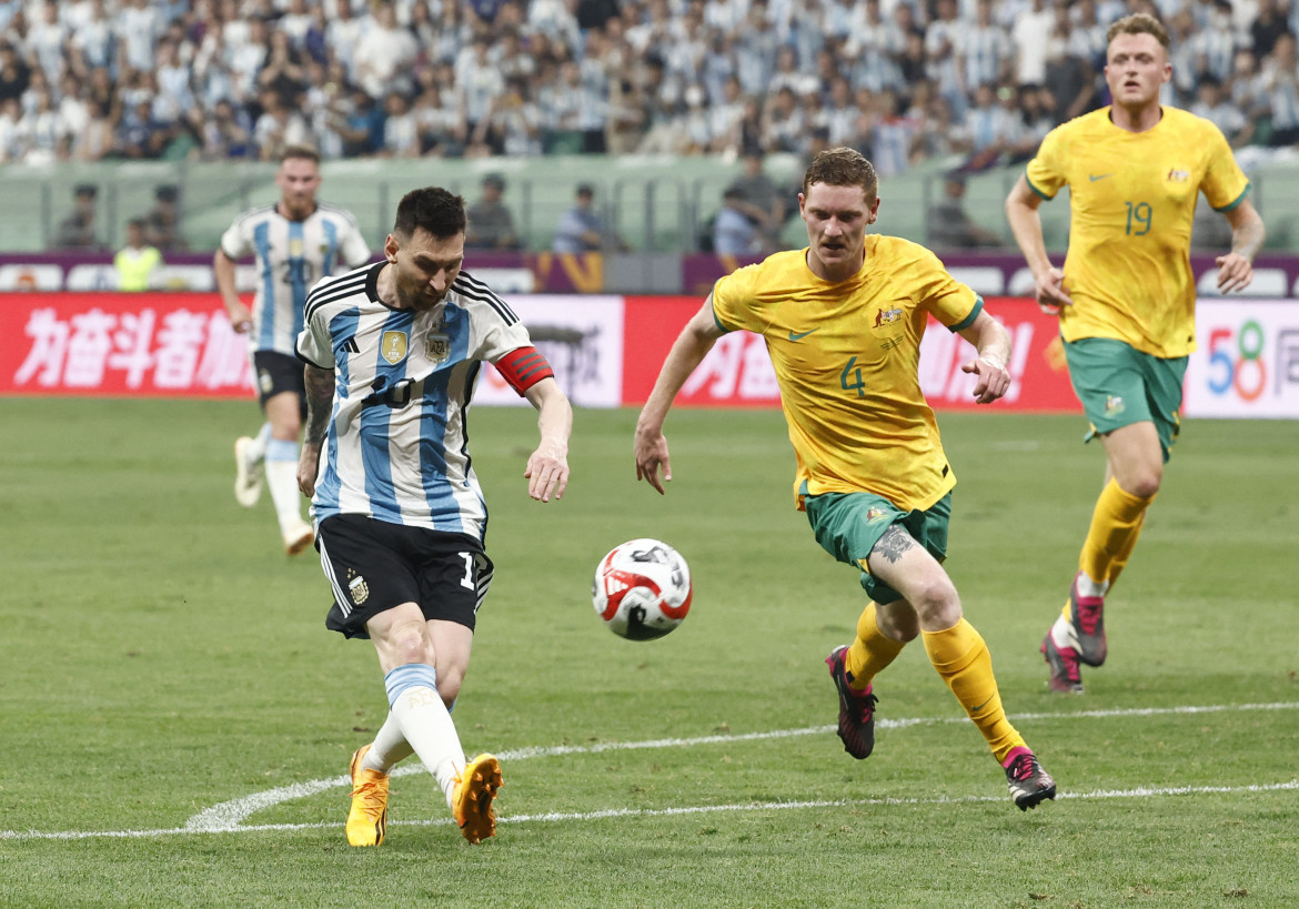 Lionel Messi abrió el marcador ante Australia. Foto: Reuters.