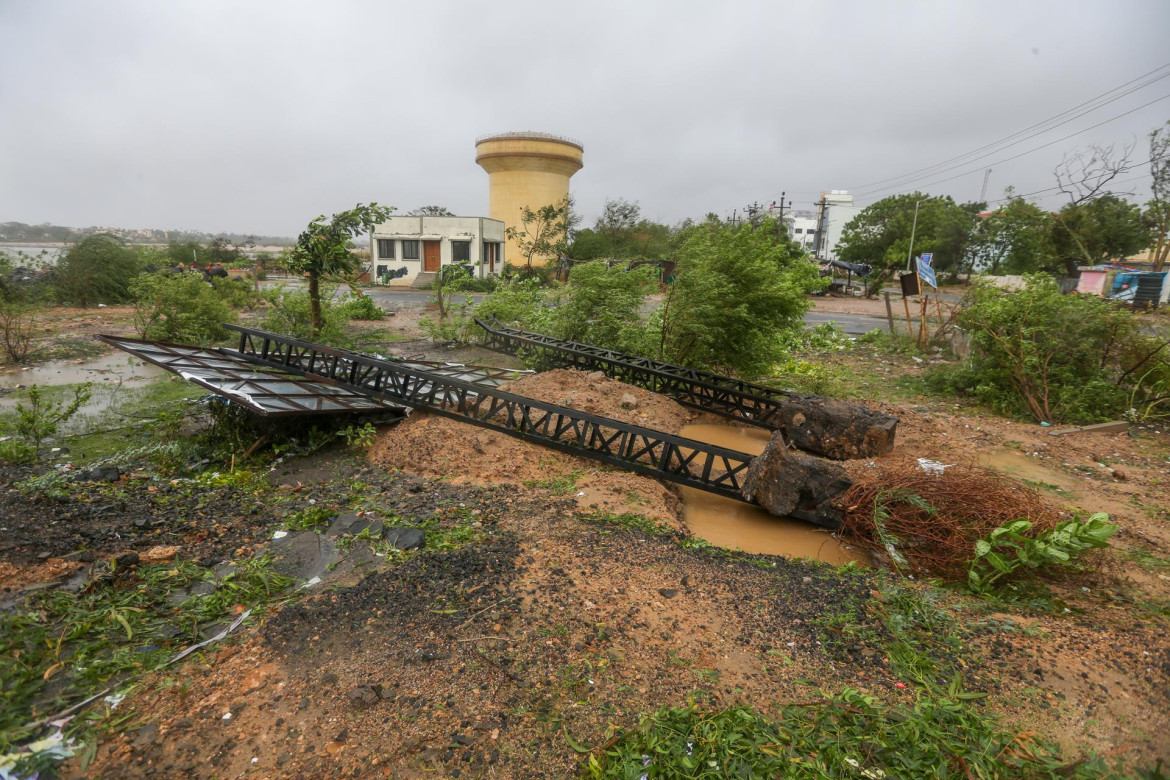 Daños por el paso del Ciclón Biparjoy en India. Foto: EFE.