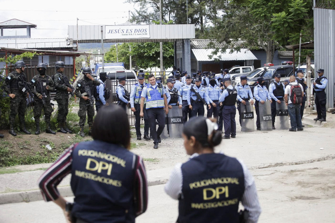 Honduras: motín en cárcel de mujeres deja al menos 41 reclusas muertas. Foto: EFE.