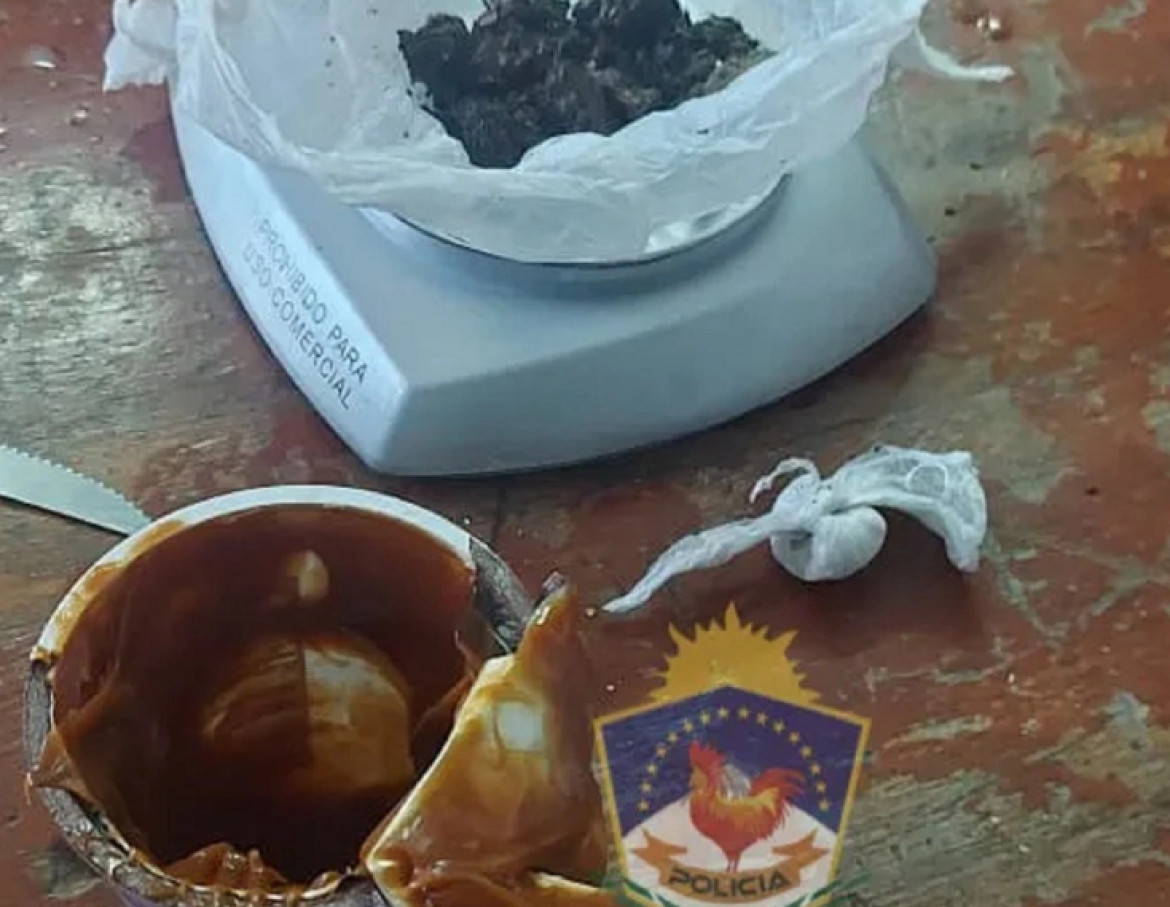 43 gramos de marihuana prensada oculta en un pote de dulce de leche. Foto: Policía de Neuquén.