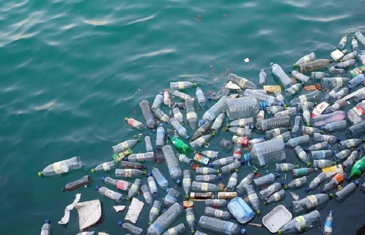 La ONU considera la contaminación por plásticos “una crisis global” contra la que es necesario actuar rápidamente. Foto: NA.