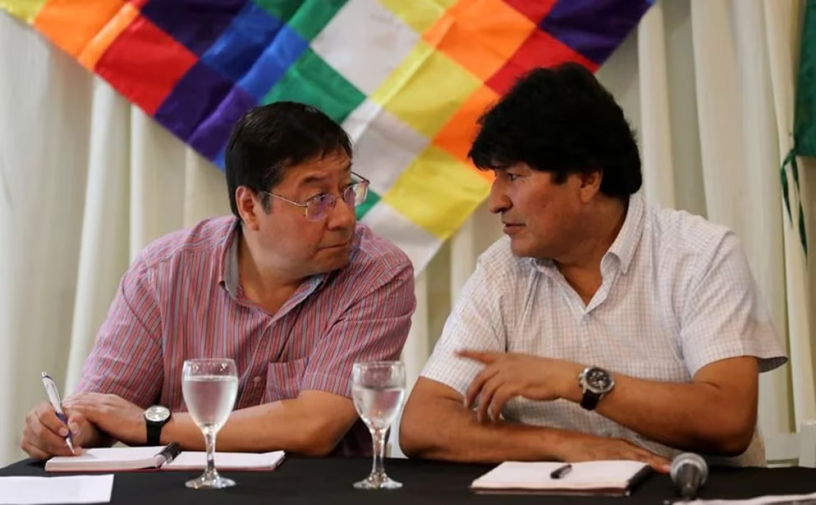 El presidente de Bolivia, Luis Arce, junto al expresidente Evo Morales. Foto: REUTERS.