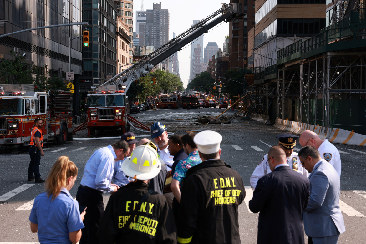 Una grúa se prendió fuego en Nueva York. Foto: Reuters.