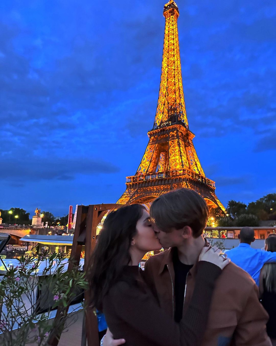 Felipe Fort y su novia, enamorados en París. Foto: Instagram @pri.godoy.