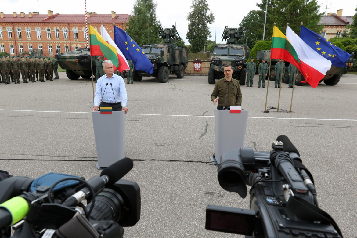 Gitanas Nauseda, presidente de Lituania, y Mateusz Morawiecki, primer ministro de Polonia. Foto: EFE.