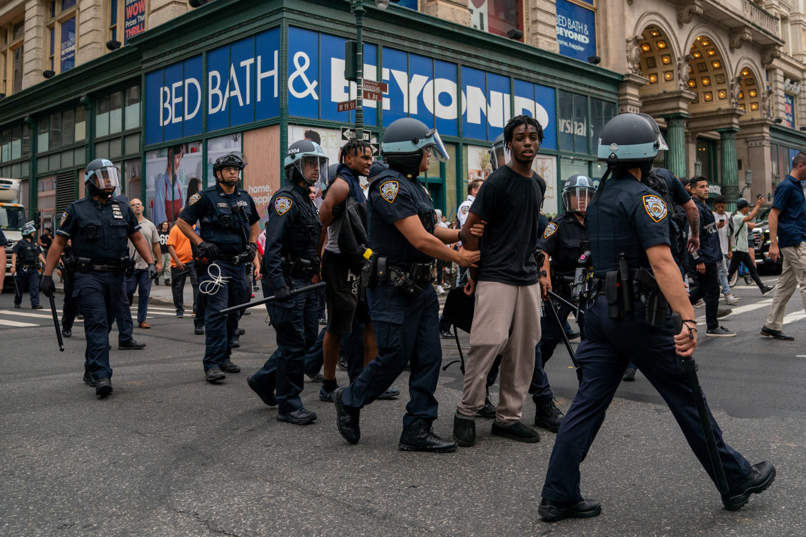 Caos en Nueva York en convocatoria de influencer. Foto: Reuters.