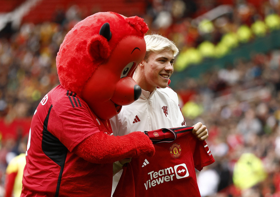 Rasmus Hojlund, el nuevo fichaje del Manchester United. Foto: Reuters.