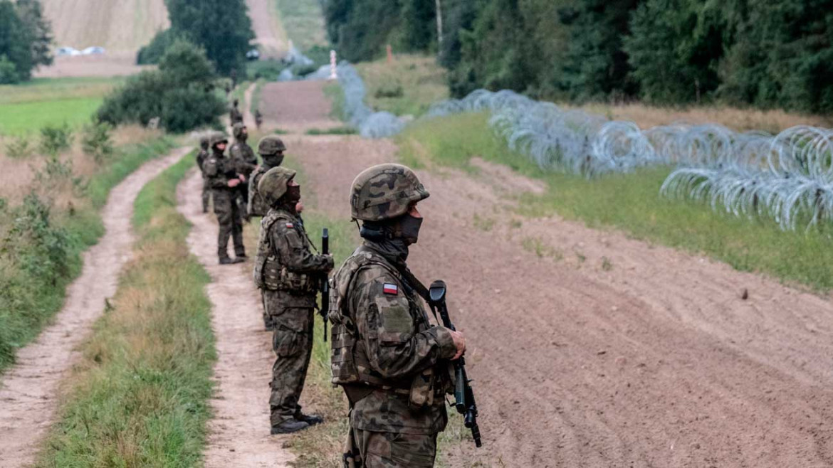 Polonia enviará 1000 soldados más a la frontera con Bielorrusia. Foto: Reuters.
