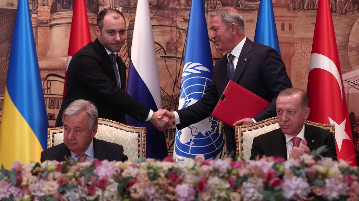Erdogan durante la firma del acuerdo de cereales en julio de 2022. Foto: EFE