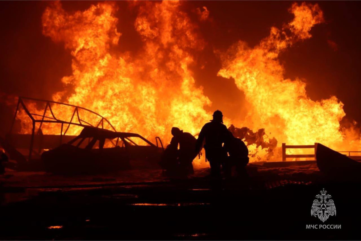 Explosión de estación de servicio en Rusia. Foto: Ministerio de Situaciones de Emergencia de Rusia.