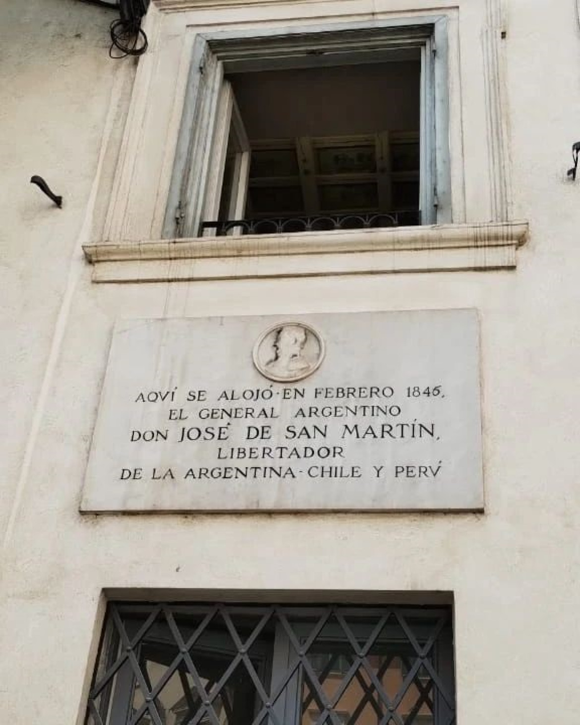 Hotel Minerva donde se alojó San Martín en Roma. Foto: Instagram @dehistoriasomos