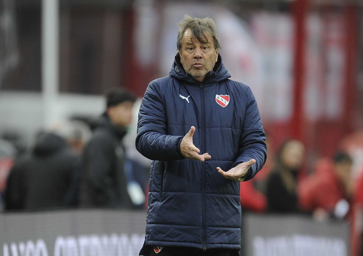 Ricardo Zielinski dejó de ser el entrenador de Independiente. Foto: Télam.