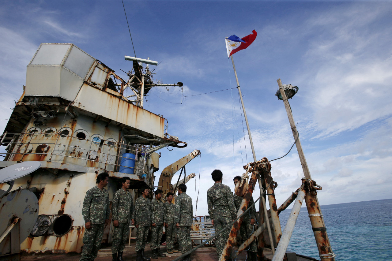 Soldados filipinos a bordo del Sierra Madre. Foto: Reuters.