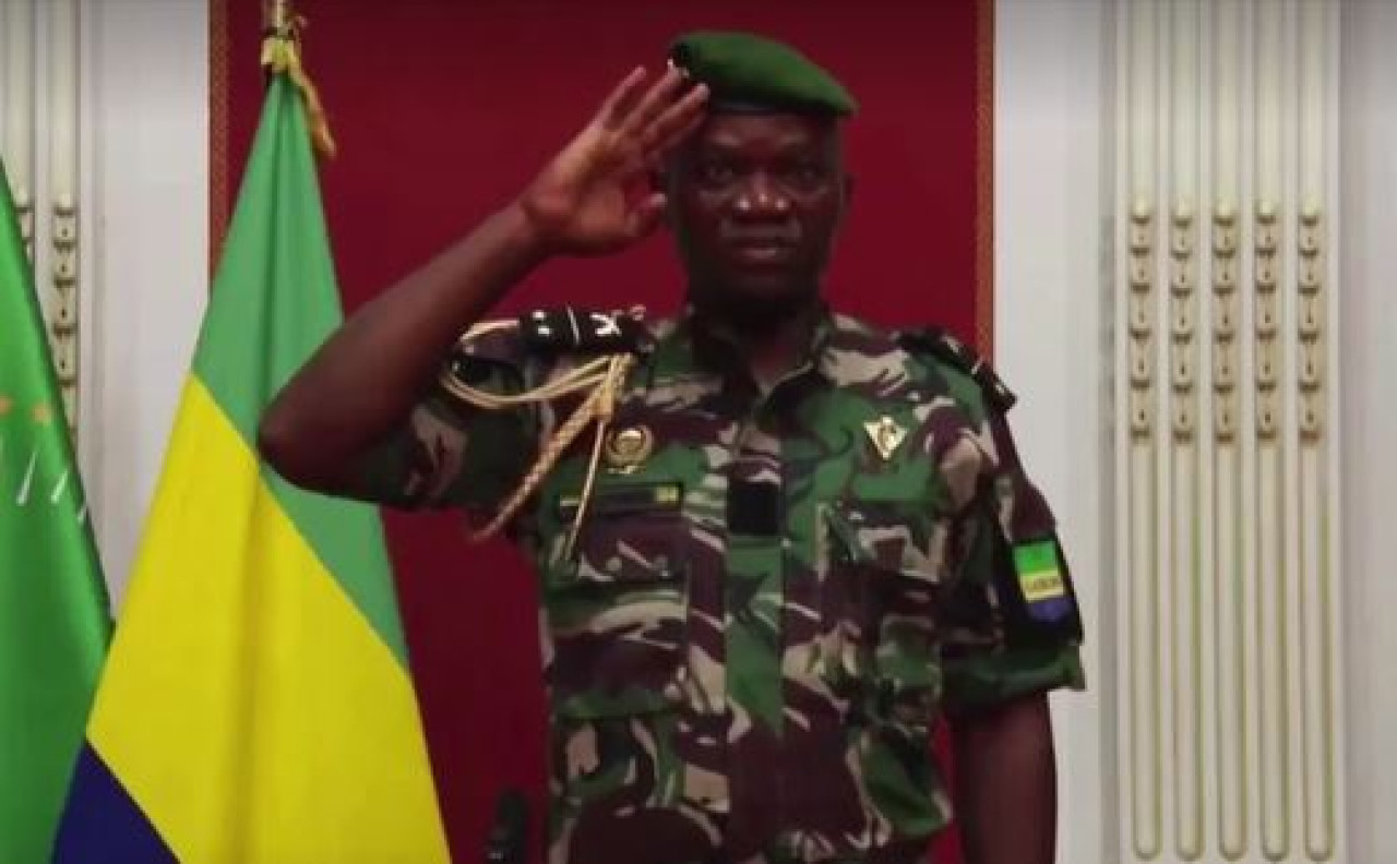 El general Oligui Nguema Brice, designado como nuevo presidente de transición en Gabón. Foto: captura de pantalla.