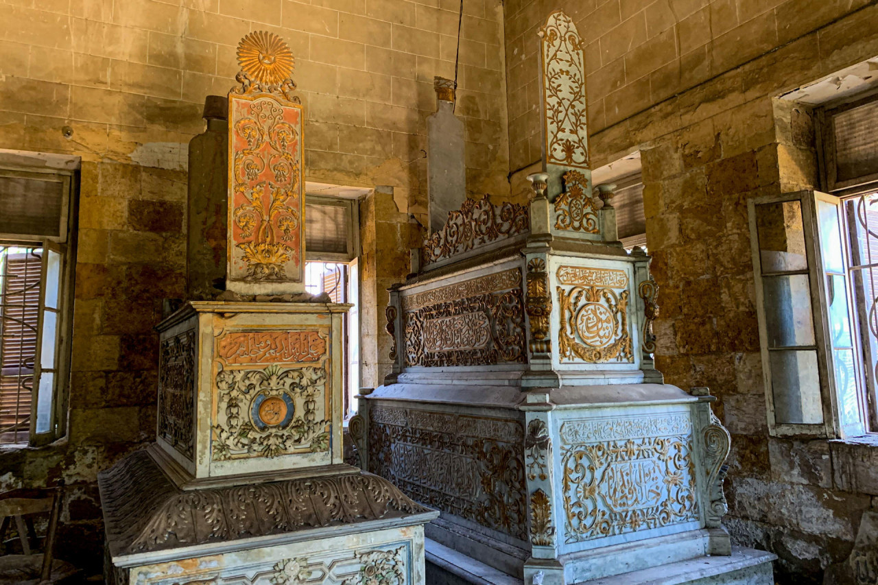 Conjunto de nichos en el mausoleo del príncipe Mohamed Fadel Pasha el Dramali. Foto: EFE